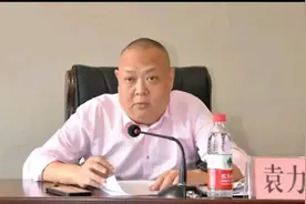 标题：保安当上医院院长的离奇事件，是可笑还深思图片