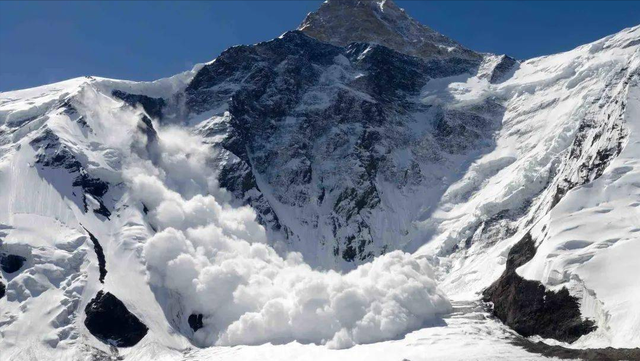 18人登顶乔戈里峰，返回途中11人遇难3人重伤，他们经历了什么？