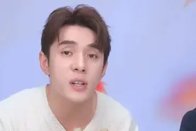 李佳琦风波后火速复播，部分网友满屏刷买不起，本人表情难看图片