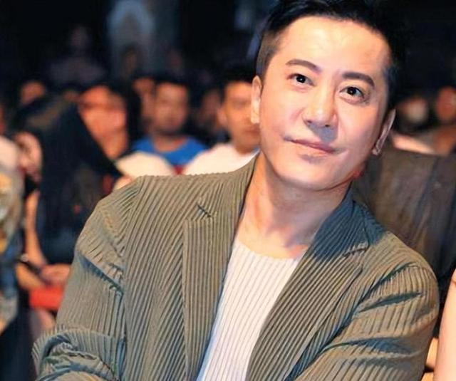 他8次上春晚，作死被捕入狱，今54岁无人问津，老搭档也断了联系
