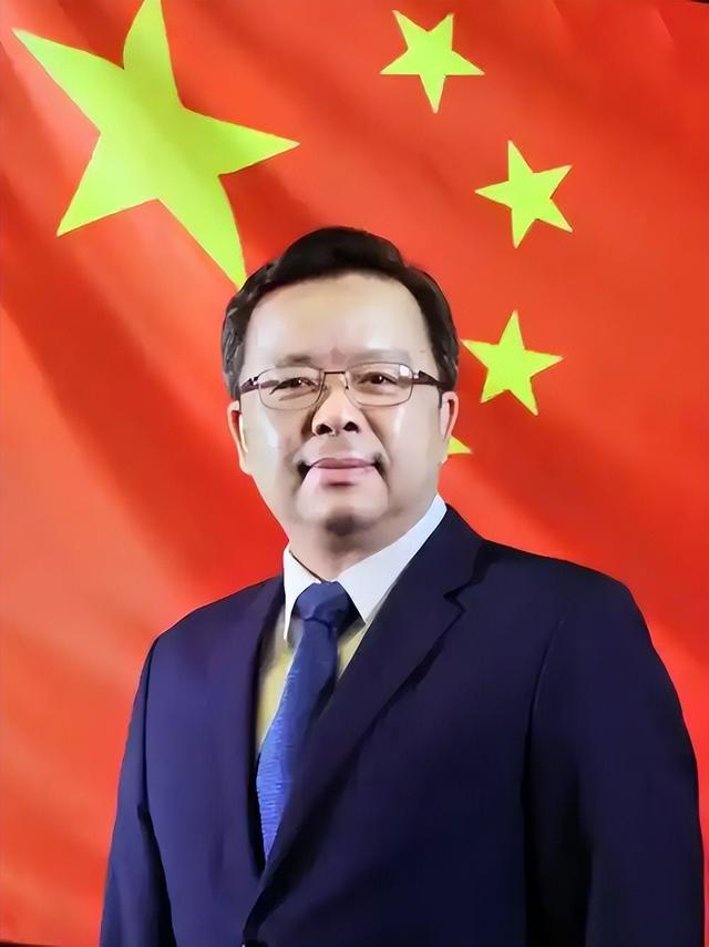 中菲南海撞船3天后，中国驻菲大使辞行，临走时留下一句忠告