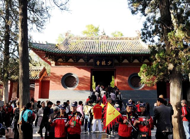 少林寺方丈释永信被查！转移股份至情人名下，4.5亿合同被爆出