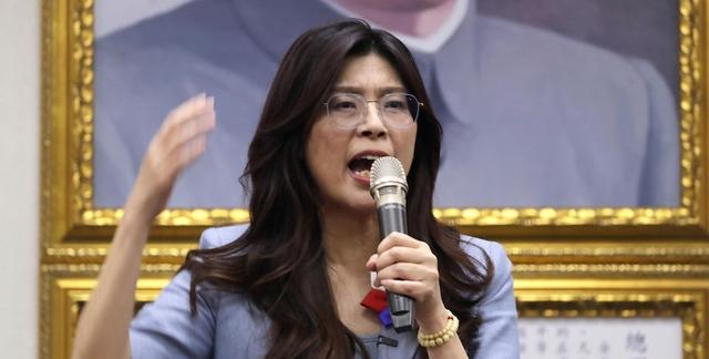 解放军进台海	，不到24小时，马英九开始追责，郑丽文摊牌两岸关系