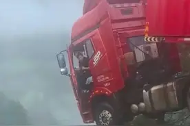 车头在高速断桥处悬空的货车司机游国春开直播，2万多人在线观看图片