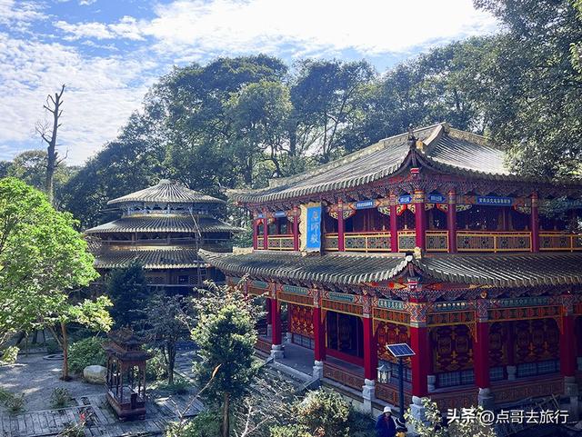成都最不可低估的寺庙，金碧辉煌，充满皇家气度，公交可直达！