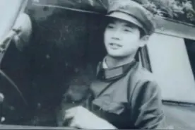 被越南女兵俘虏十几年，日夜想念祖国，回来后他却又后悔回乡图片