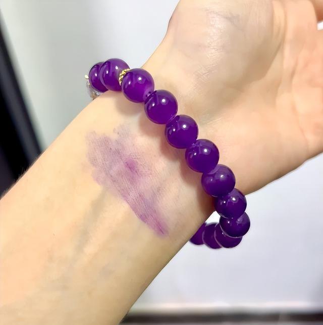 狠心扔掉近万元首饰，发现：这6种首饰，越戴越难受，千万别买