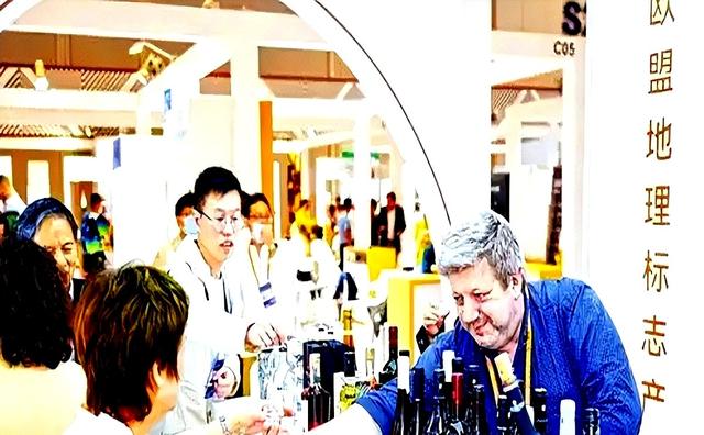 首次访华就不尊重我国？中国当场撤走仪仗队：摆正态度再来吧。