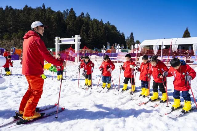 手慢无！明月山滑雪季早鸟票限量开抢，最低198元薅到爽！
