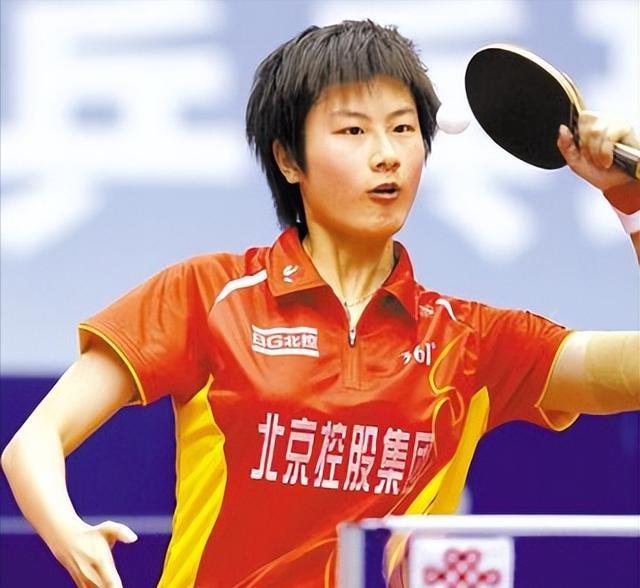 原来他是乒乓球奥运冠军丁宁的父亲	，难怪退役后她能在北京当校长