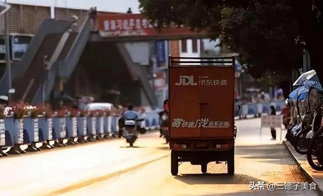 京东001号快递员已退休	，勤恳工作16年，刘强东承诺的房兑现了吗