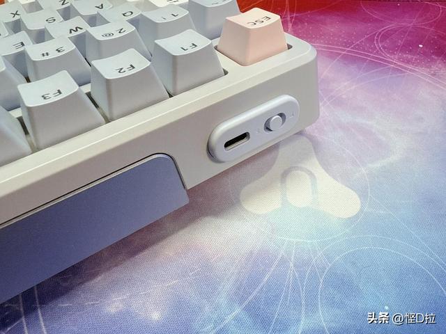 电竞少女风！高性价比Gasket结构三模机械键盘！雷柏V700 DIY-98！