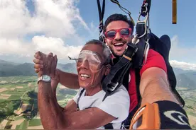 北大学霸骗患癌父亲出国，跳下4267米高空，88天后"重获新生"图片