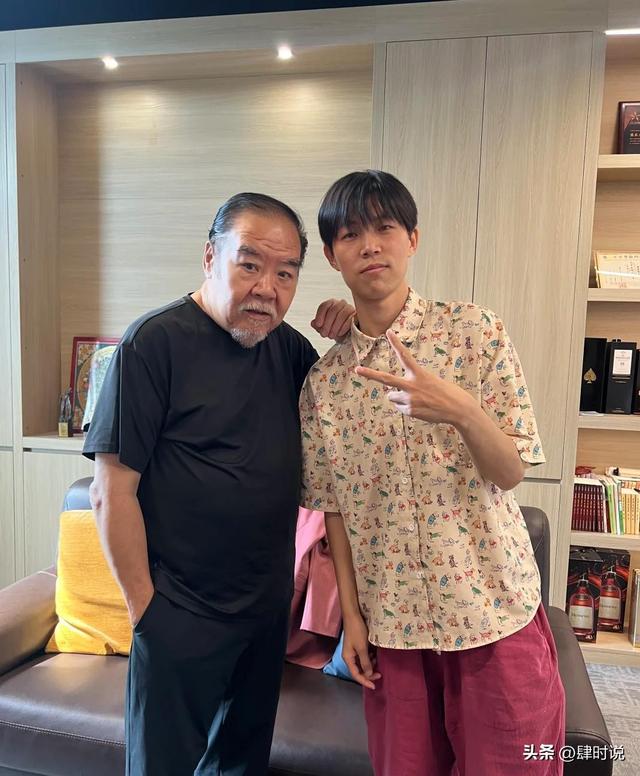 杨振宁去世仅2天，74岁“肥猫”郑则仕又被曝离世，内情让人意外