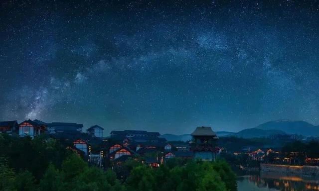 只用两个字，来形容你眼中的秋日茅山