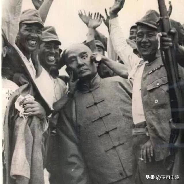 不要被电视剧骗了，这才是日本鬼子的样子，照片里都是罪恶的铁证