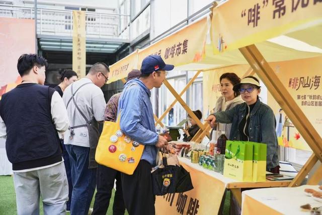 喝杯咖啡来赏秋！“秋韵崂山”五大板块解锁崂山秋日童话→