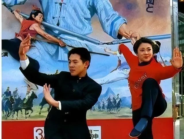黄秋燕近况曝光！二婚后幸福，俩女儿回北京工作，对李连杰已释然