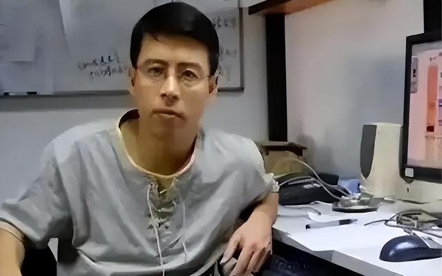 曾扬言要让中国向世界道歉的阿丘，被央视除名后，如今过得怎样