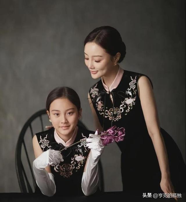 李小璐：年轻时管不住下半身，如今让自己的女儿买了单，她后悔么