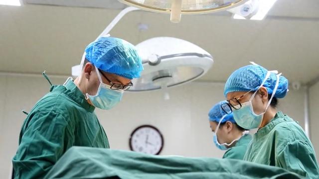 得了胆囊多发结石，要切除胆囊吗？日常生活中都需要注意什么？
