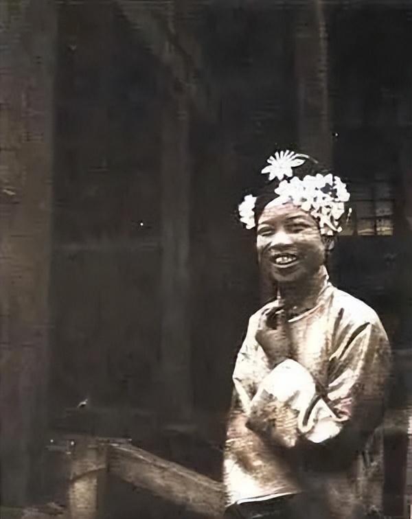 清末老照片：名妓果然是名妓，比后宫佳丽好看太多，富太太也追星