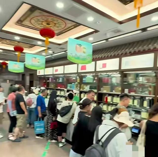 大量日本游客涌入北京，打着旅游幌子不去旅游不吃美食，为啥来？