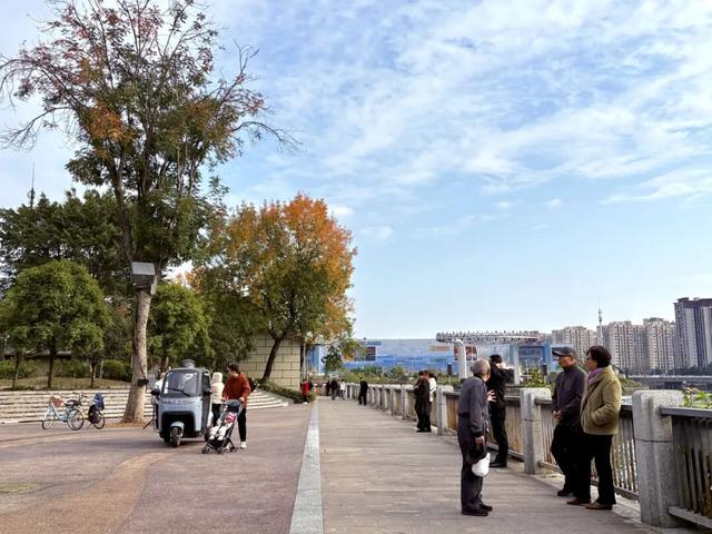 走！晒太阳去！