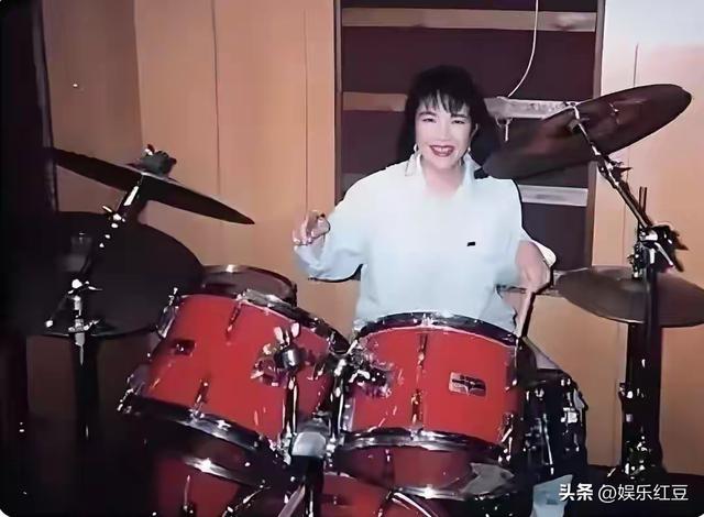 日本女首相高市早苗，年轻时候很漂亮，多张照片记载了她容貌变化