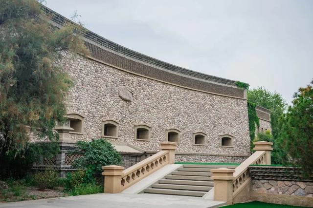 在戈壁滩从早喝到晚，这样的旅行才称得上与众不同！
