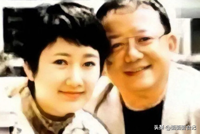 被传卖掉上亿豪宅、移民美国的王刚，如今生活状况却出人意料