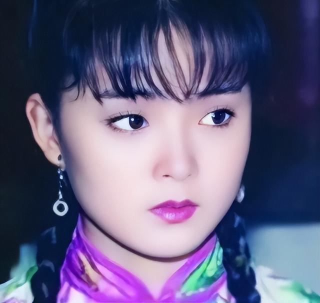 王艳晒19岁儿子近照，球球已经比妈妈高出半个头，长得像妈颜值高