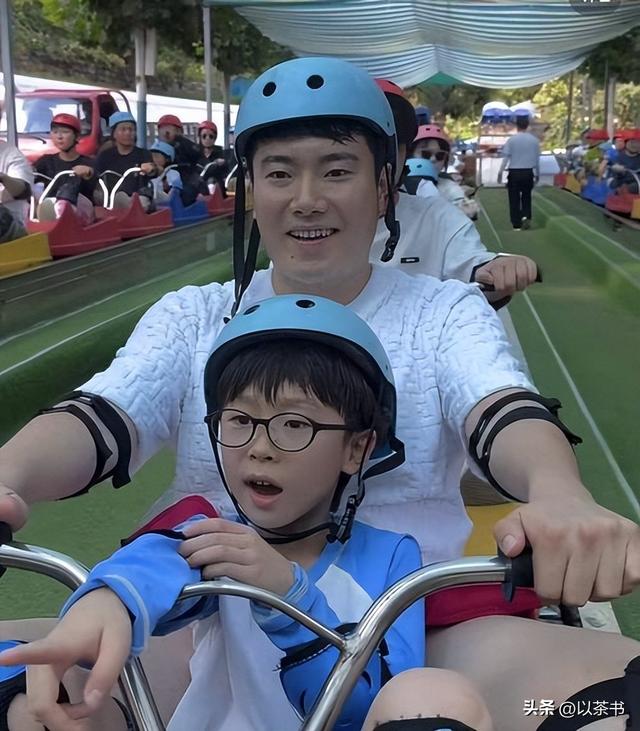 梁靖崑儿子太争气！子承父业获男单冠军奖状拿到手软，他亲自颁奖