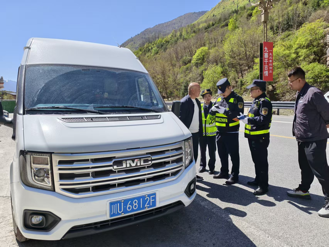 护航暑期旅游！四川九寨沟交通织密安全保障网