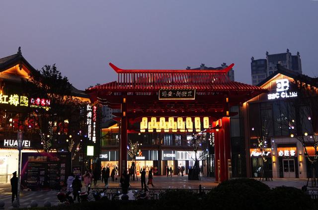 四川隆昌新街里，一半新潮，一半古韵，在时尚街区触摸城市的历史