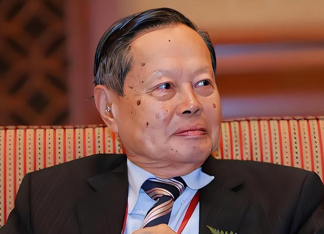 翁帆也没想到，丈夫杨振宁去世后，竟因生前一个举动再次口碑暴涨