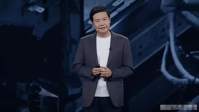 雷军自曝！坦言小米正遭遇两件大事，15年越做越大的原因藏在这？