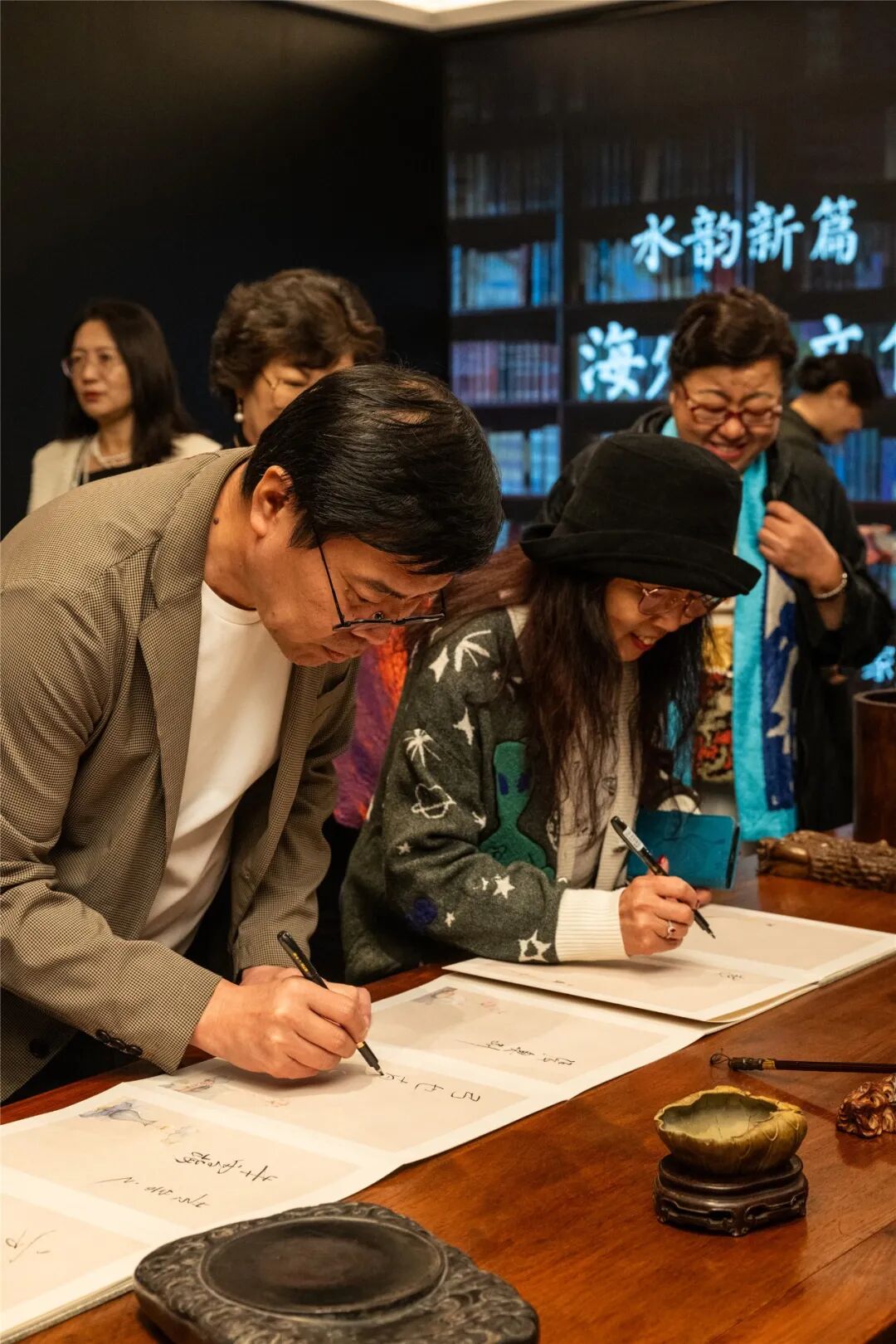 全球海外華文作家齊聚古都金陵,雅然家具藝術(shù)館助力文化出海 全球海外華文作家齊聚古都金陵,雅然家具藝術(shù)館助力文化出海