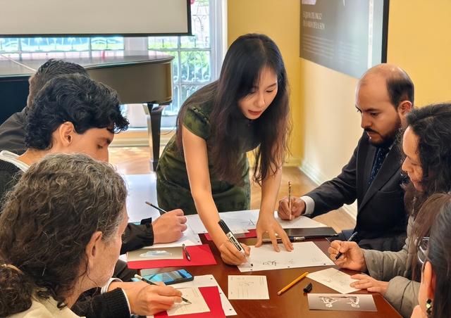 五月医改变"吞金窟"！哥伦比亚教师：2.1万亿医保救命钱去哪了？