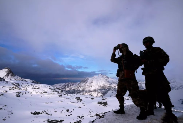 中阿边境村，镇守4000米瓦罕走廊入口，村中小卖部日营业额达千元