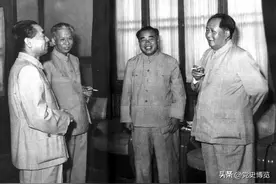 20世纪70年代毛泽东影响深远的一句战略名言：“深挖洞，广积粮，不称霸”图片