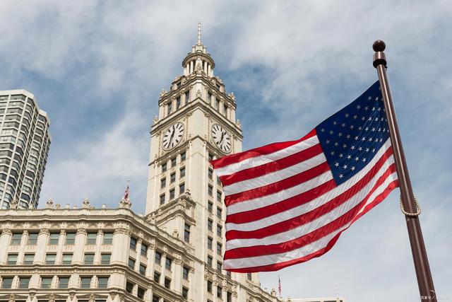 白宫椭圆办公室惊魂！制药高管突然晕倒，特朗普中断发布会急救