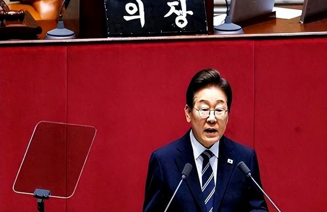 只聊了20分钟，李在明“变脸”了，当场转向，9.3阅兵不来了