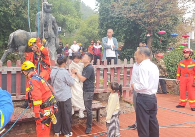 【平安秘笈524】“双节”出游，警惕这些新风险→