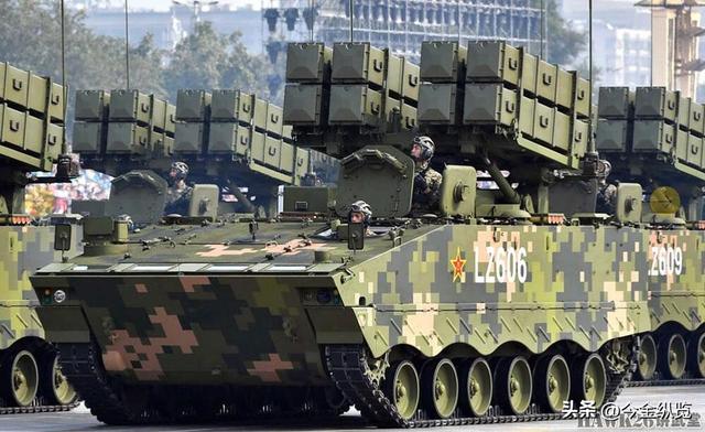 无人机杀手！04B战车8面雷达织密网，陆战"金钟罩"让敌机无所遁形