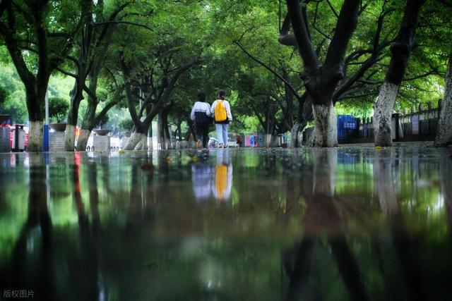 山西恼人秋雨半个月，半程长假旅游泡了汤，北方变水乡南方变沙漠