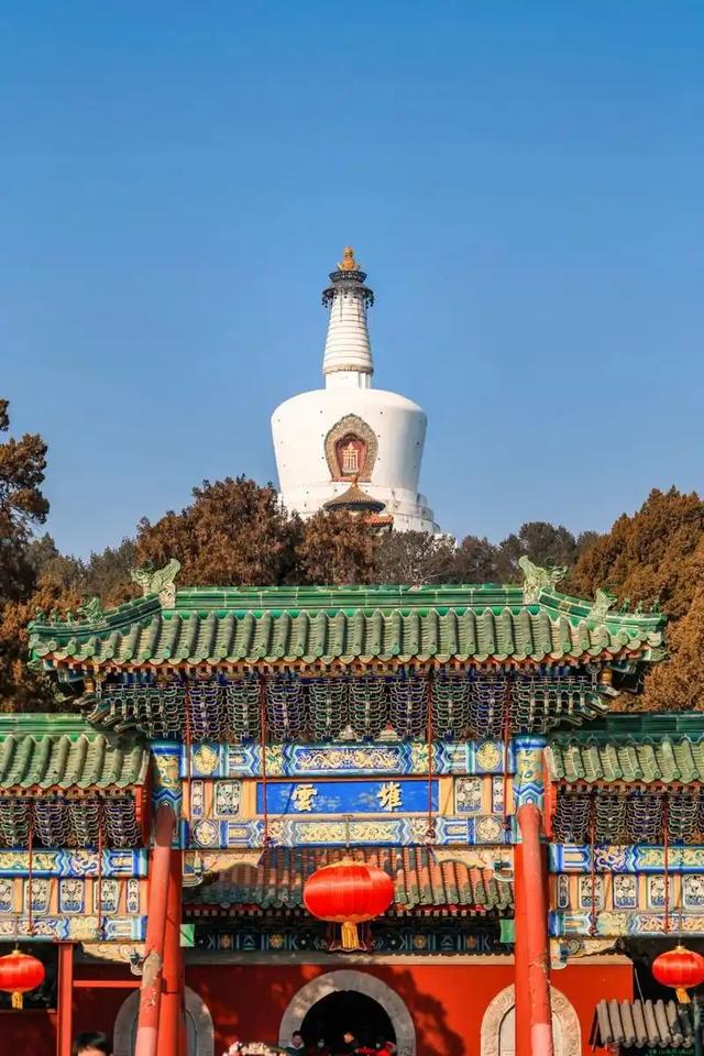 北海公园暗藏玄机！白塔下竟埋着千年未解之谜？探秘皇家园林