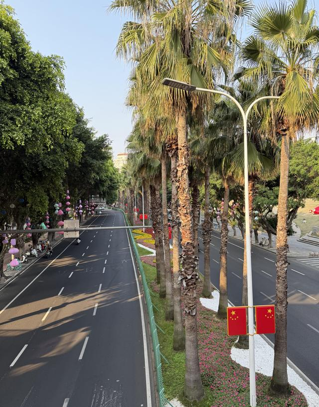 美国朋友来福州旅游，回国后一个劲摇头：中国已经是超一等国家了