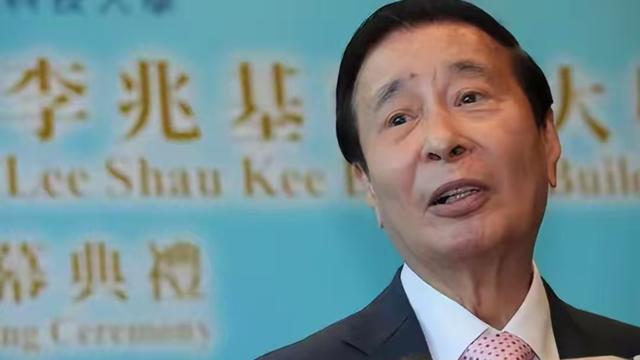 她14岁已是“人间尤物”， 被首富看中花10亿娶回家， 8年生了四胎