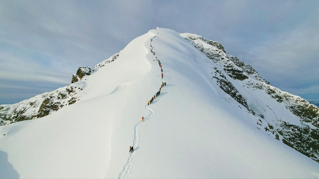 31岁向导从那玛峰不慎跌倒滑坠，三个错误操作，导致他不幸遇难
